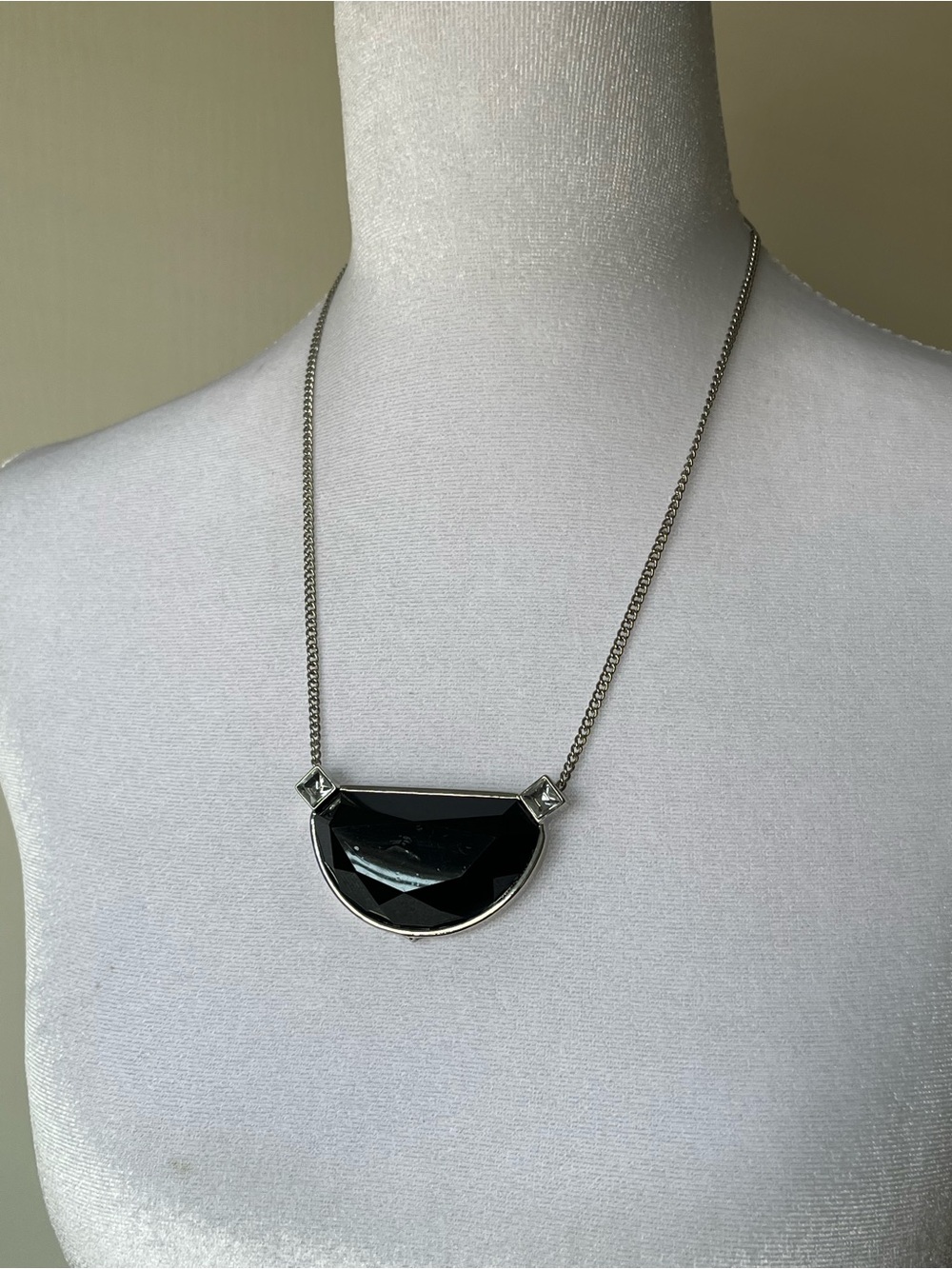 Erica Lyons Silver Tone Black Glass Half Circle Necklace 20”